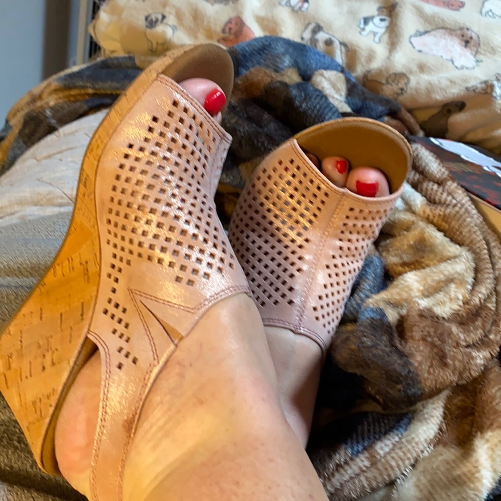Rockport pink sandal wedges